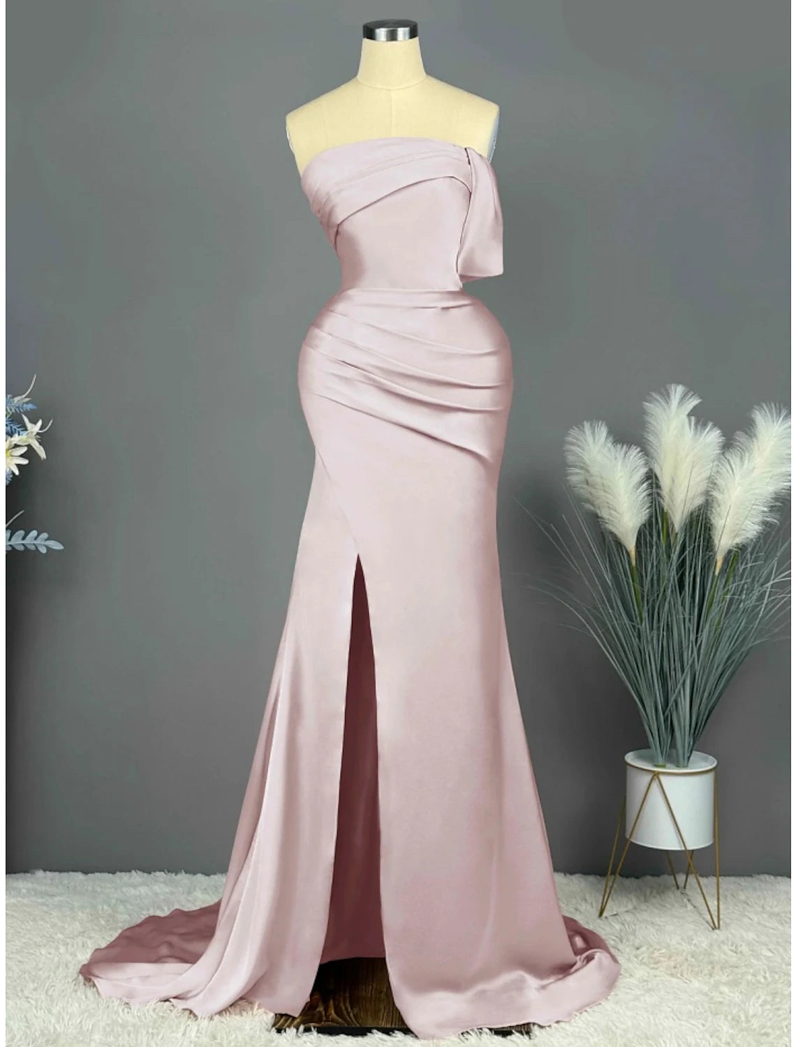 A-Linie Abendkleid Elegantes Kleid Formell Sweep / Brush Train Ärmellos Trägerlos Satin mit Falten Geraffter Schlitz